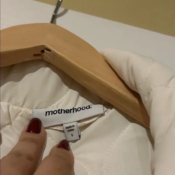 NWOT Motherhood Maternity Puffer Jacket in winter white - Picture 6 of 7